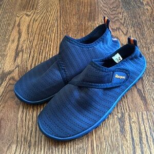 Boy’s Water Shoes, Pool shoes navy Blue Sz 2 NWOT